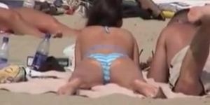 Candid voyeur girl in bikini lying with stretched legs 04t