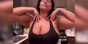 Big ass twerking in the kitchen (PAWG Latina)