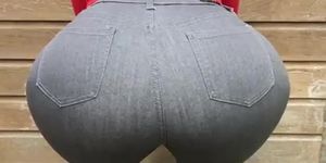 Incredible booty in jeans