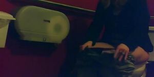 Real amateur fem spends some time pissing on toilet