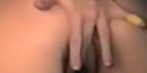 Kelly : Fingering while watching porn