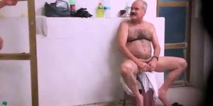 Str8 spy pakistani daddy in public bath