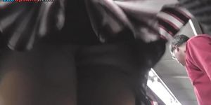 Teen girl's G-string presented in awesome upskirt clip