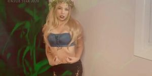 Poison Ivy Kylie Star Seduces & Hypnotizes You
