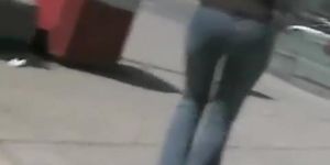 Sexy girl in tight jeans caught on candid street cam
