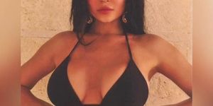 Mo bounce- Kylie Jenner (Kim Kardashian)