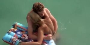 Guy trying to screw her in the water