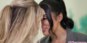 Kayler Gunner Does Lesbian Sex with Vanessa Sky (Kayley Gunner, Between Them)