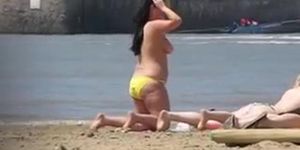 Chubby beach brunette topless