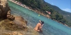 Beach flash to Nude girl