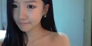 Korean teen camgirl shows her sexy ass