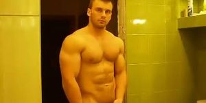 RUSSIAN BODYBUILDER STRIP AND CUM