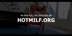 English mama on Christmas horny for a good fucking