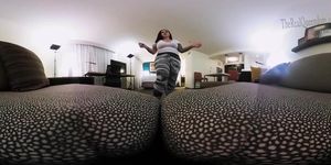 Giantess Brunette VR