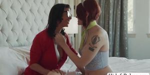 Lovely MILF Alexis Fawx gives her lover Bree Daniels a sweet lesbi sex