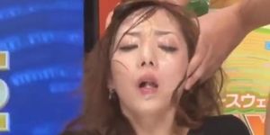 Newscaster gets jizzed on (Maki Mizusawa)