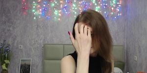 Brunette amateur in black bra chat on webcam show