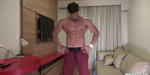 Muscle amateur rimjob and cumshot