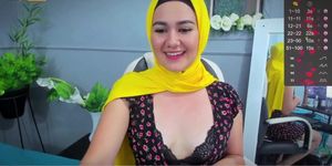 Arab European Chick Stripping Webcam @ ArabianChicks
