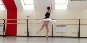 Manya Baletkina shows incredible flexibility