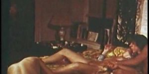Винтажная эротика 1970-х - групповой секс с блондинкой