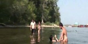 REALGFSEXPOSED - Pesca con unos adolescentes rusos desnudos