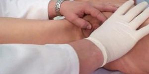 Skinny Milf seltsame Muschi Fingersatz von Gyno Doctor