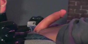 LINGERIE VIDEO'S - Vrouwelijke officier neukt in glanzende latex lingerie