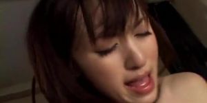 JAVHQ - La jolie chatte poilue d'Arisa Kanno baise avec une hirondelle de sperme