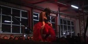 SCANDAL SHOWS - Dos strippers se ponen cachondas y desnudas