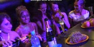 COLLEGE FUCK PARTIES - Sex striptease party in the club