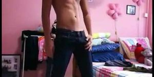 BFS PASS - Cam: 18 years old twink wanking