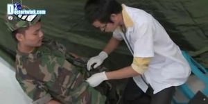 DOCTORTWINK - การฝึกอมควยทางการแพทย์โดยทหารและหมอ