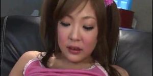 JAVHD - Милая юная модель Хиёко сжимает свои большие сиськи и трахает пальцами киску в шортах (Hiyoko Morinaga)