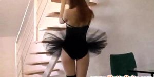 JIM SLIP - Joven bailarina británica masturbándose