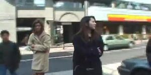 JAVHQ - Dos chicas asiáticas salvajes caminando desnudas en público