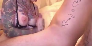 Tattooed chick gives mind-blowing head to her lucky man