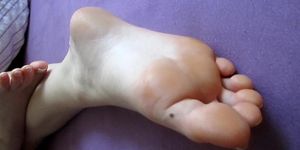 LONG FEET GIRL- long toes sexy soles