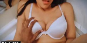 Indian college girlfriend ki washroom me kari thukayi (Desi Sex)