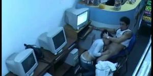 Amateur - brasilianisches Paar im Internetcafé