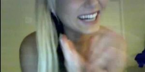 Cam: blonde webcam girl toying with dildo