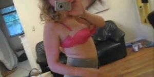SHE FUCKEDUP-隣の巨乳の女の子AndyLynnが自分の写真を撮る