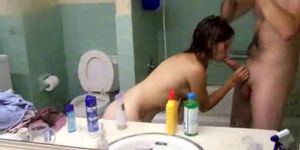MEETMYGF - Cam; Amateur donne une pipe sous la douche