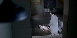 Celeb Olga Kurylenko volledig naakt en toont haar vagina en tieten