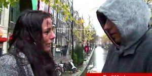 RED LIGHT SEX TRIPS - Tourist, der die holländischen Leckereien genießt