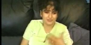 סרטי וידיאו לסקס BBW - אפרוח שמנמן משתעשע עם הכוס שלה