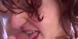 Ссать: жена в тройничке с Moglie в любительском видео (Hot Wife)