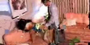 Азиатская тинка трахает белого мужика в любительском видео