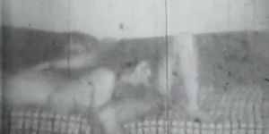 Винтаж 1922 с волосатой домохозяйкой в любительском видео