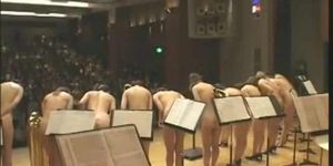 Orquesta japonesa desnuda